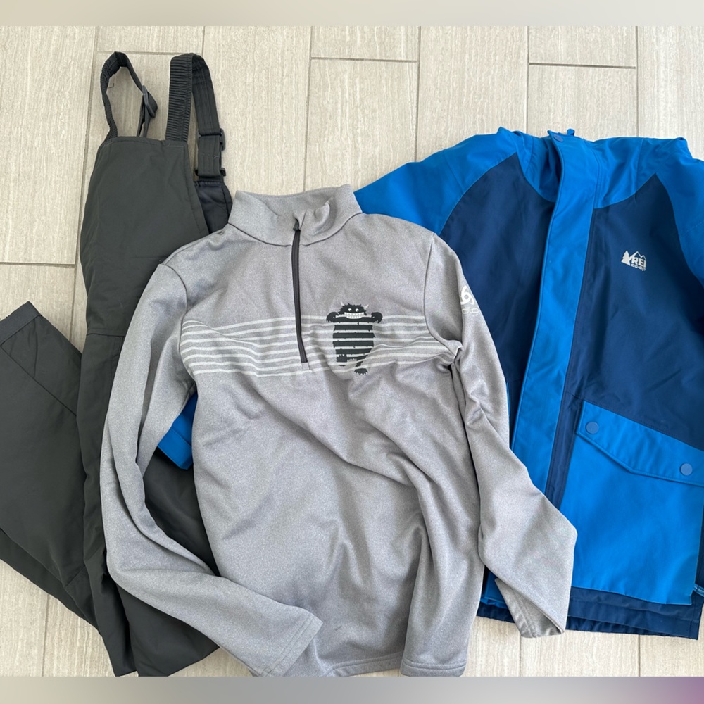 REI Blue ski jacket, black bib, 3/4 zip layer for ski skiing boys size 12.